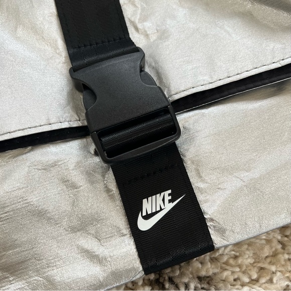 ✔️New✔️ NIKE SUPER RARE Asia Exclusive Waist/Crossbody Bag - Picture 3 of 4